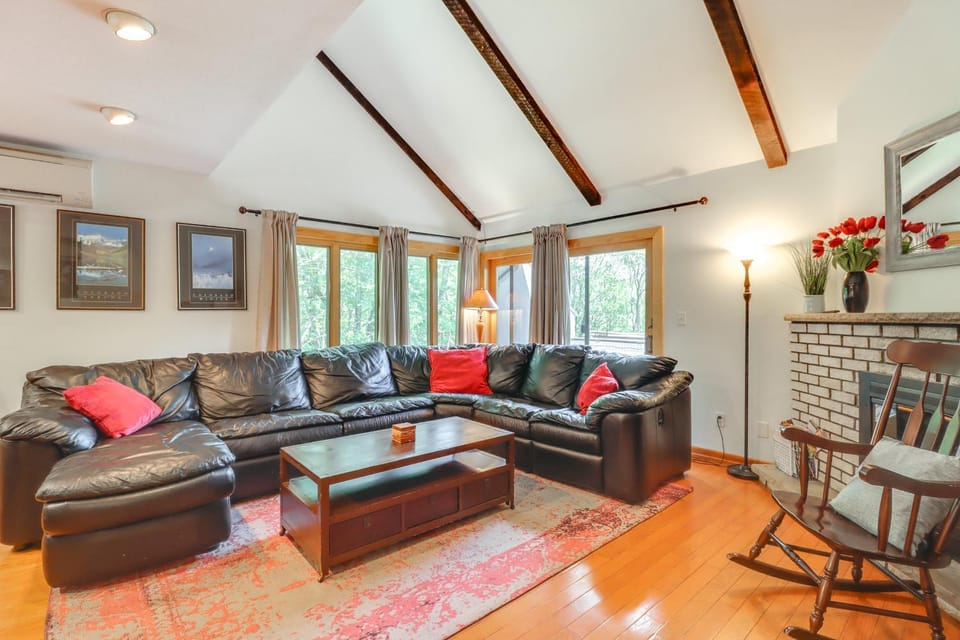 Indoor Pool | Near Skiing | Tannersville Townhome House in Pocono Mountains