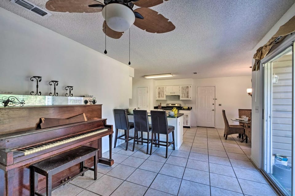 Sunny Abode, 10 Mi to University of Florida! House in Florida