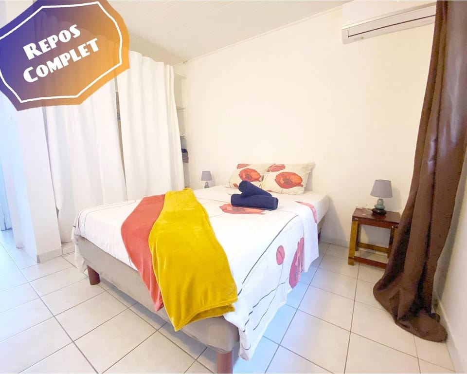 Bedroom, air conditioner