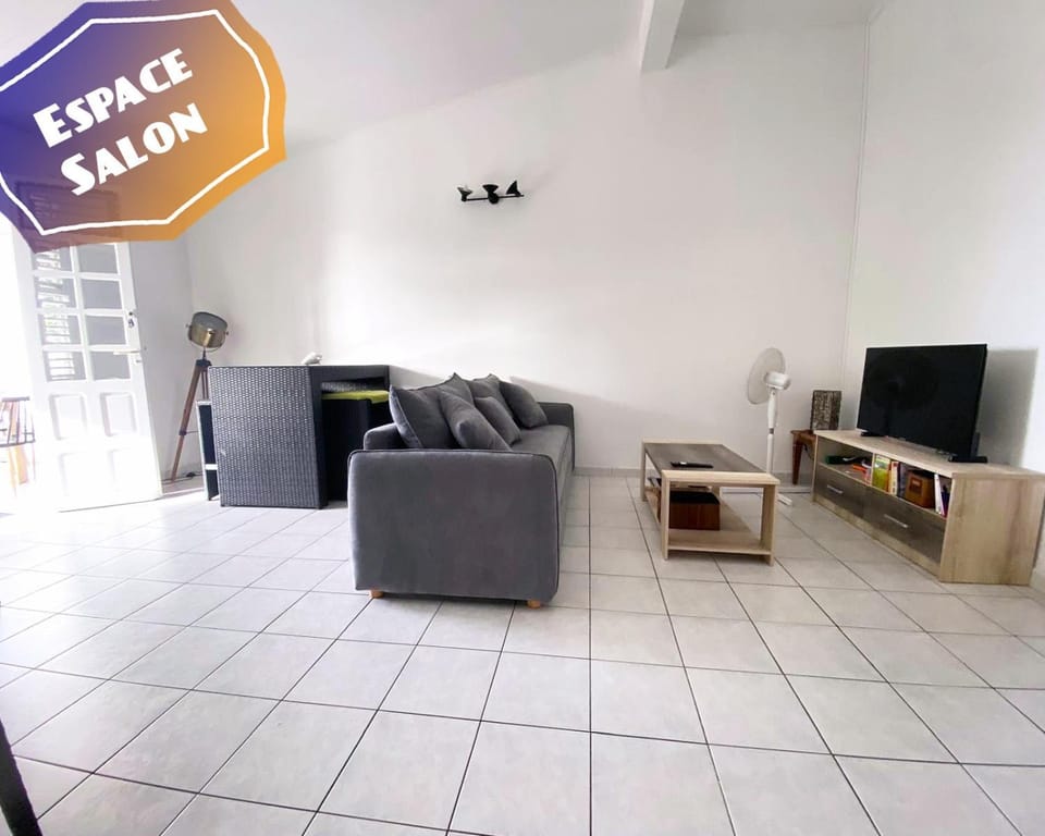 Communal lounge/ TV room, TV and multimedia, Living room