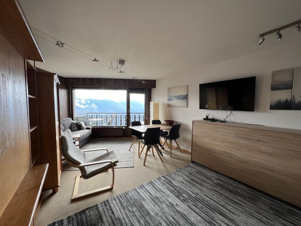 Cosy Studio for 5 near ski lift, Les Gentianes Apartment in Canton of Valais