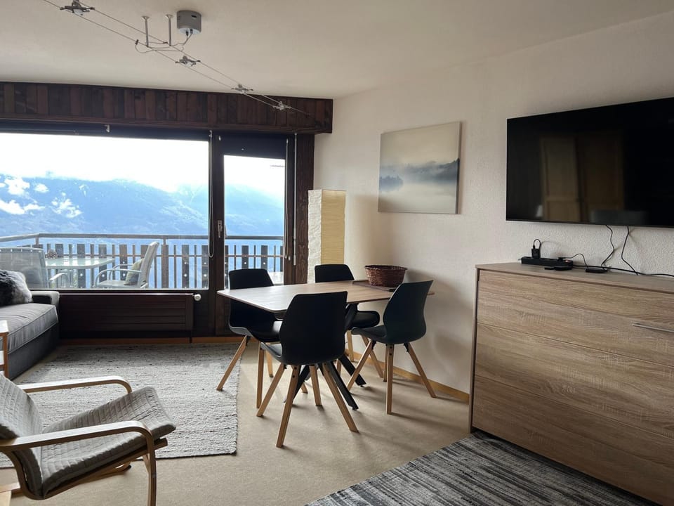 Cosy Studio for 5 near ski lift, Les Gentianes Apartment in Canton of Valais