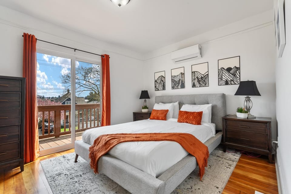 Photo of the whole room, Bedroom