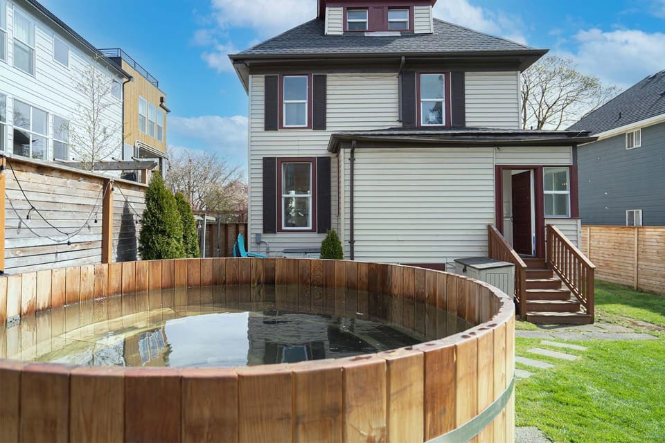 Hot Tub, Hot Tub