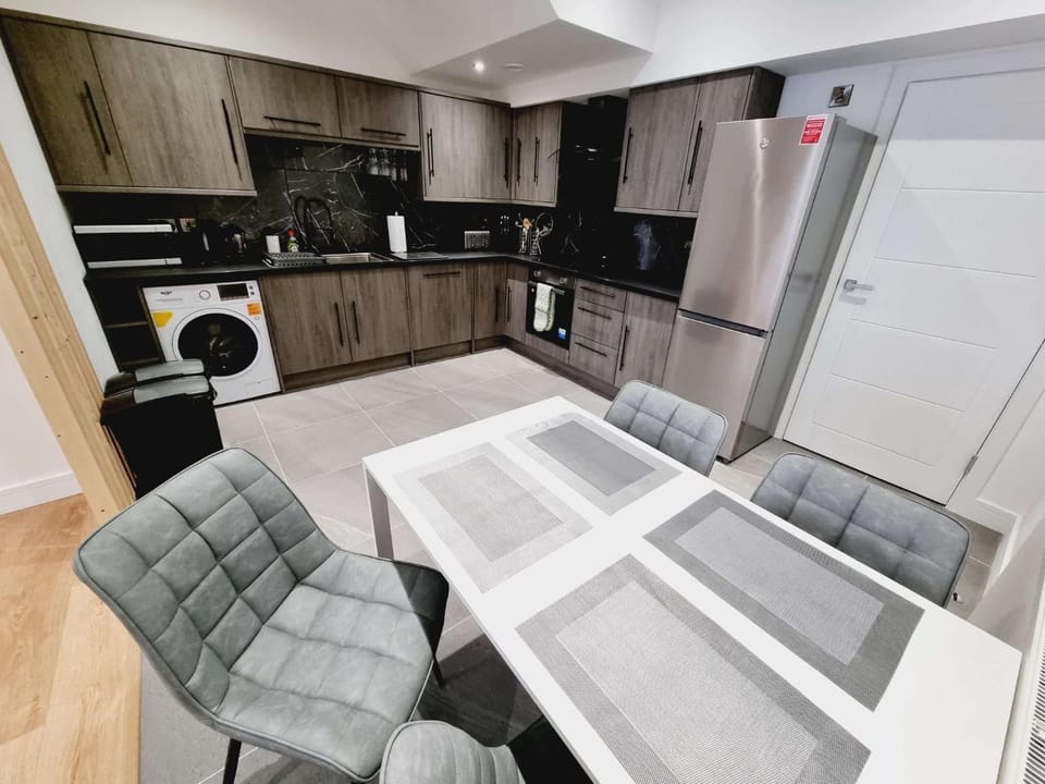 Kitchen or kitchenette, Dining area, dishwasher, minibar, pet friendly, stove, toaster