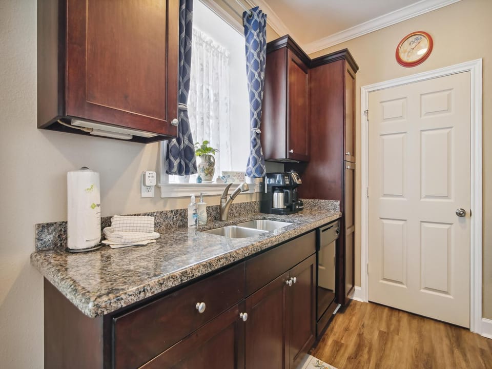 Kitchen or kitchenette, kitchen