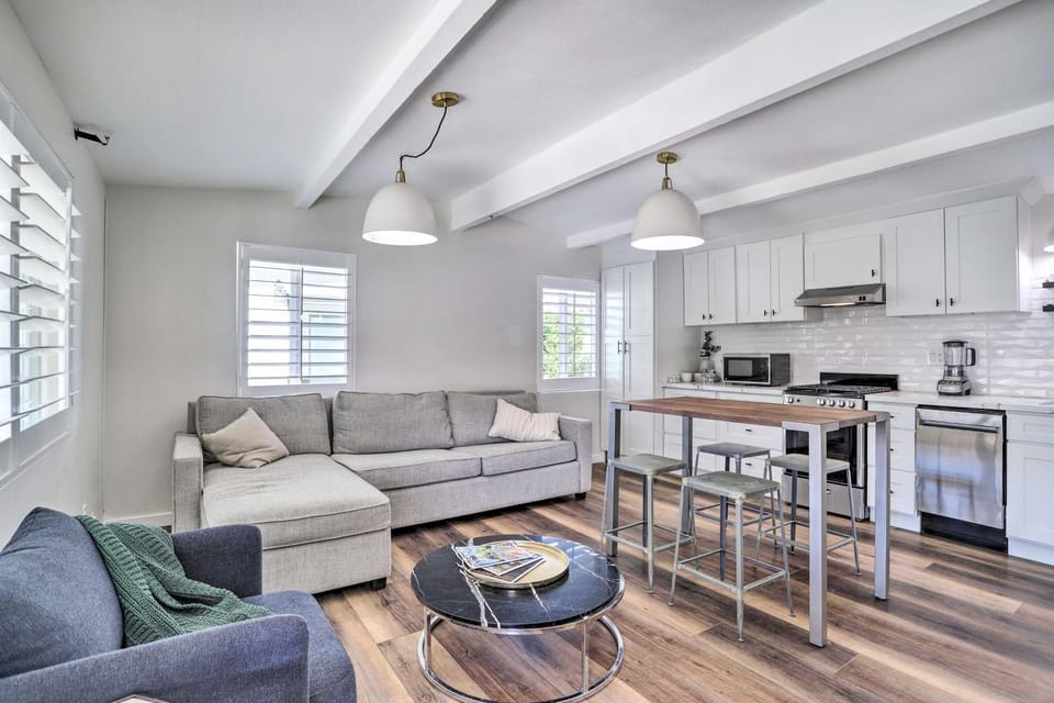 < 1 Mi to El Paseo: Cottage Oasis w/ Fire Pit House in Indian Wells