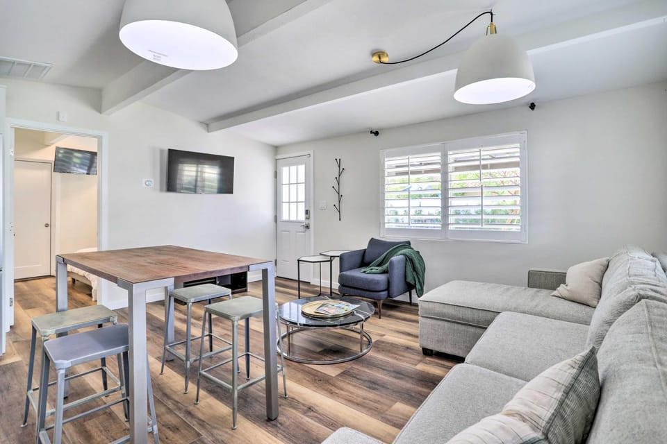 < 1 Mi to El Paseo: Cottage Oasis w/ Fire Pit House in Indian Wells