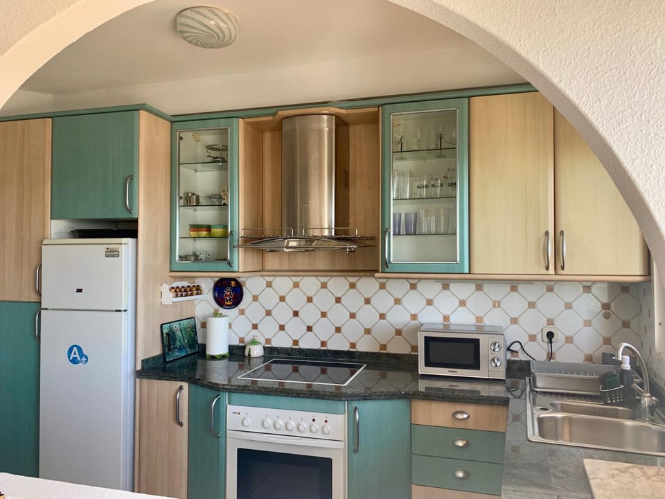 Kitchen or kitchenette, minibar, pet friendly, stove