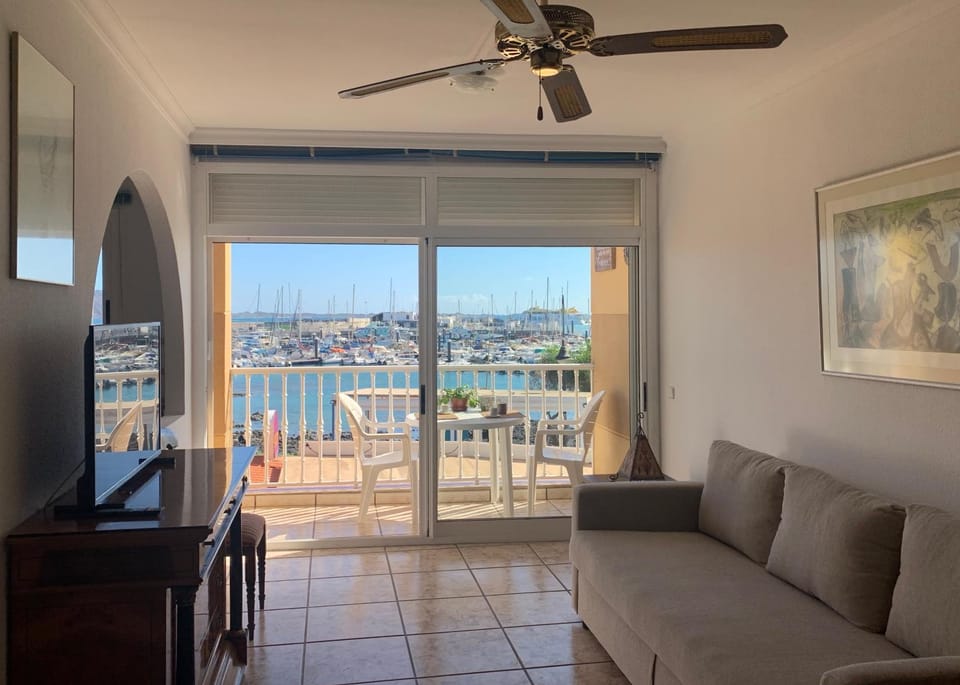 View (from property/room), Balcony/Terrace, Living room, Seating area, Evening entertainment, Sea view, fireplace