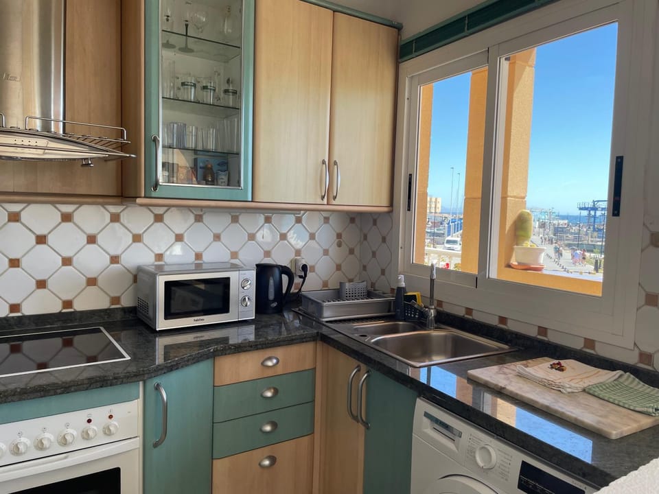 Kitchen or kitchenette, minibar, pet friendly, stove