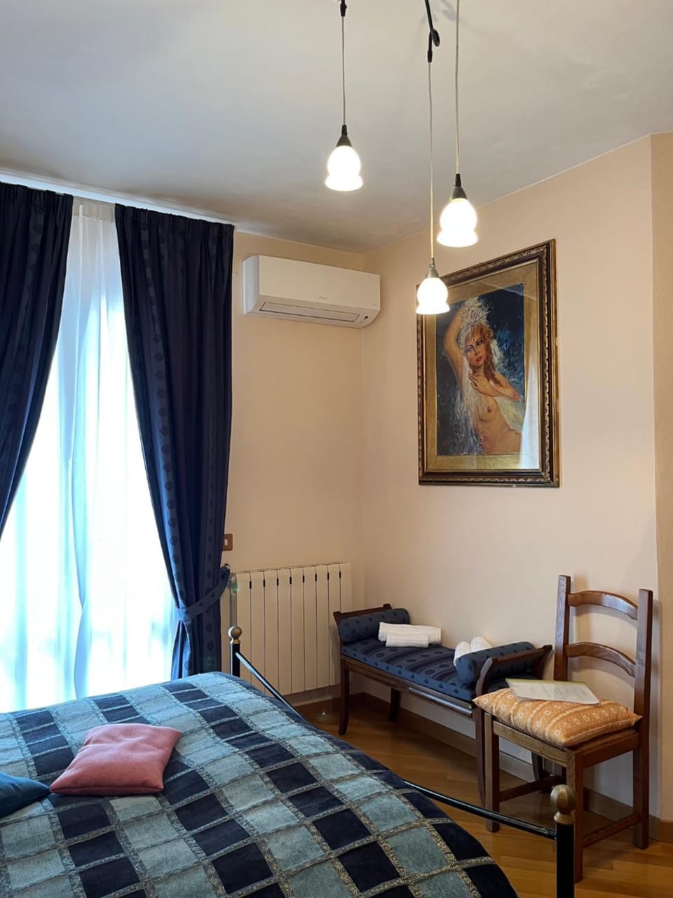Tuscan Room Bed and Breakfast in San Quirico d'Orcia