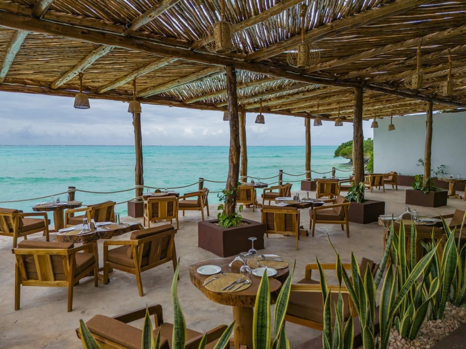 Restaurant/places to eat, Beach, Sea view