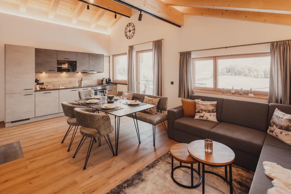 Kitchen or kitchenette, Living room, Seating area, Dining area, minibar, pet friendly, stove