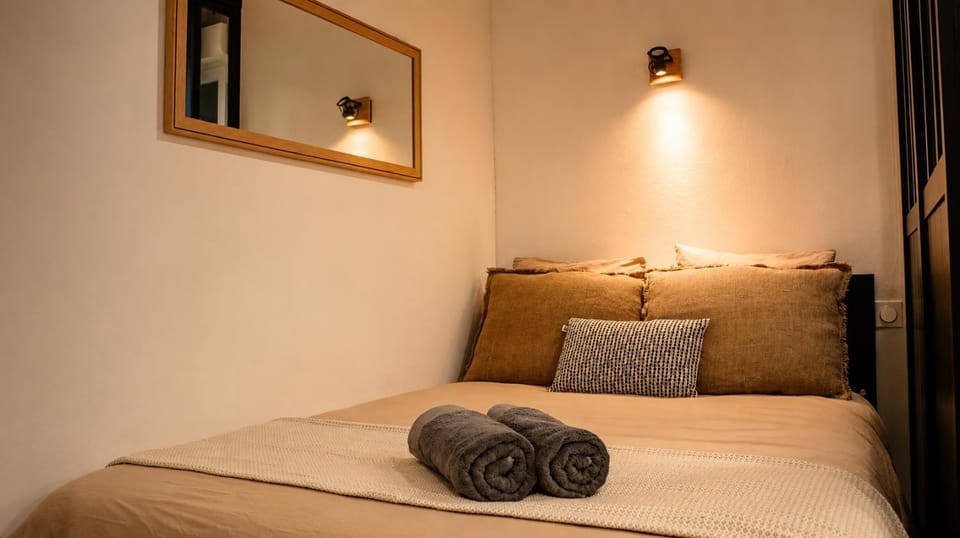 Bed, Bedroom