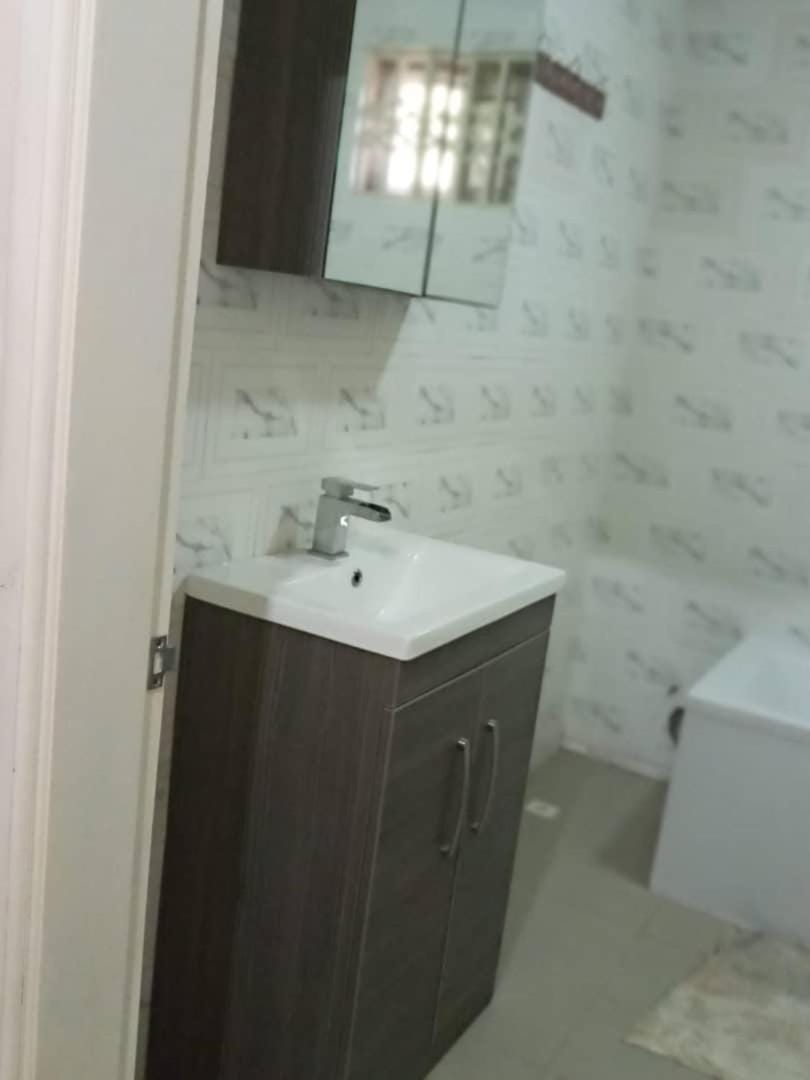 Well presented apartment with 2 master bedrooms. Apartment in Freetown