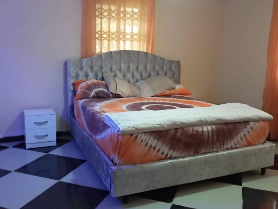 Well presented apartment with 2 master bedrooms. Apartment in Freetown