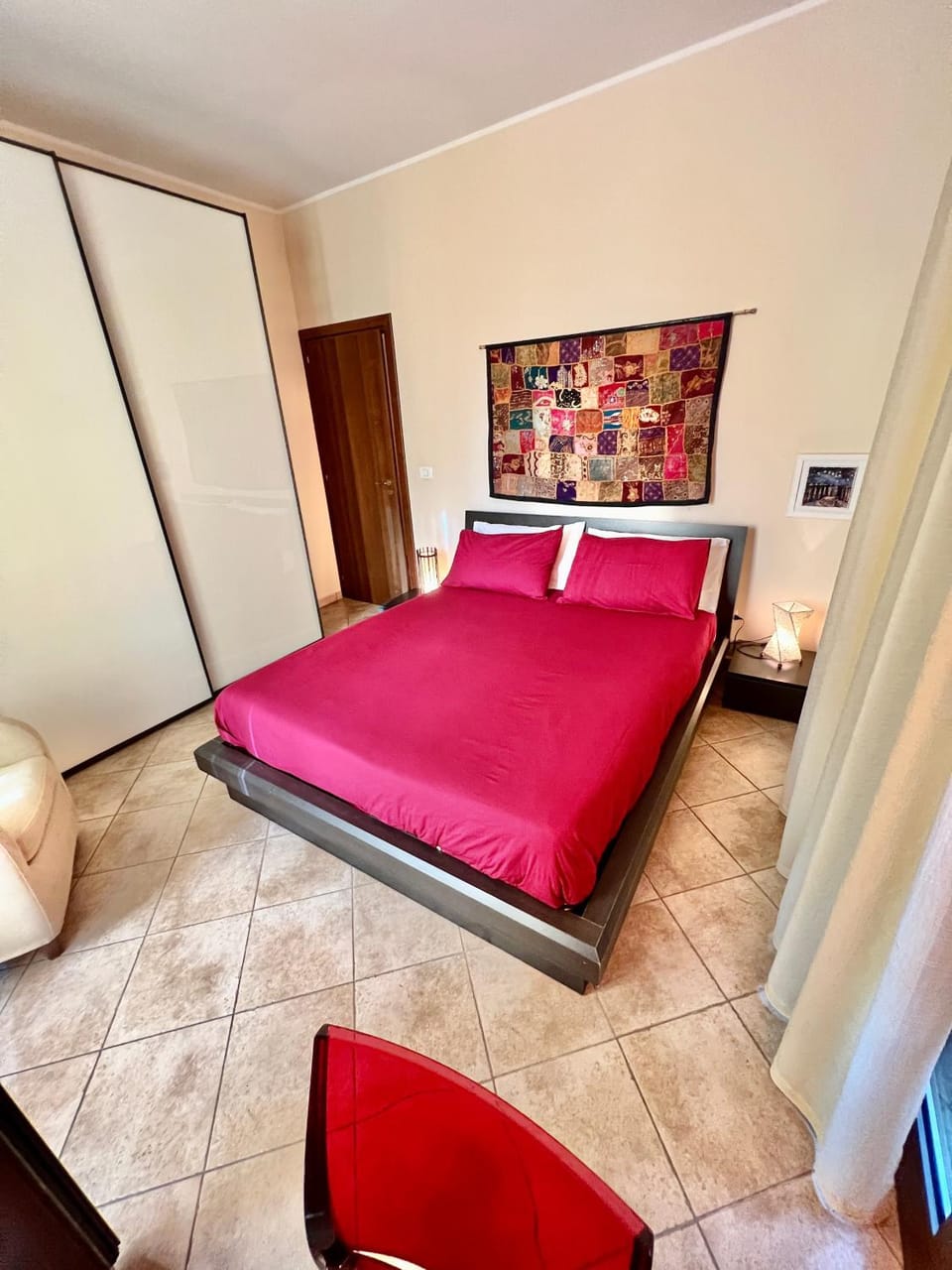 Bed, Photo of the whole room, Seating area, Bedroom