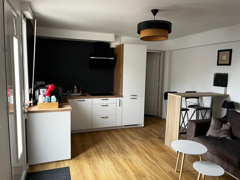 Living room, Dining area, minibar, stove