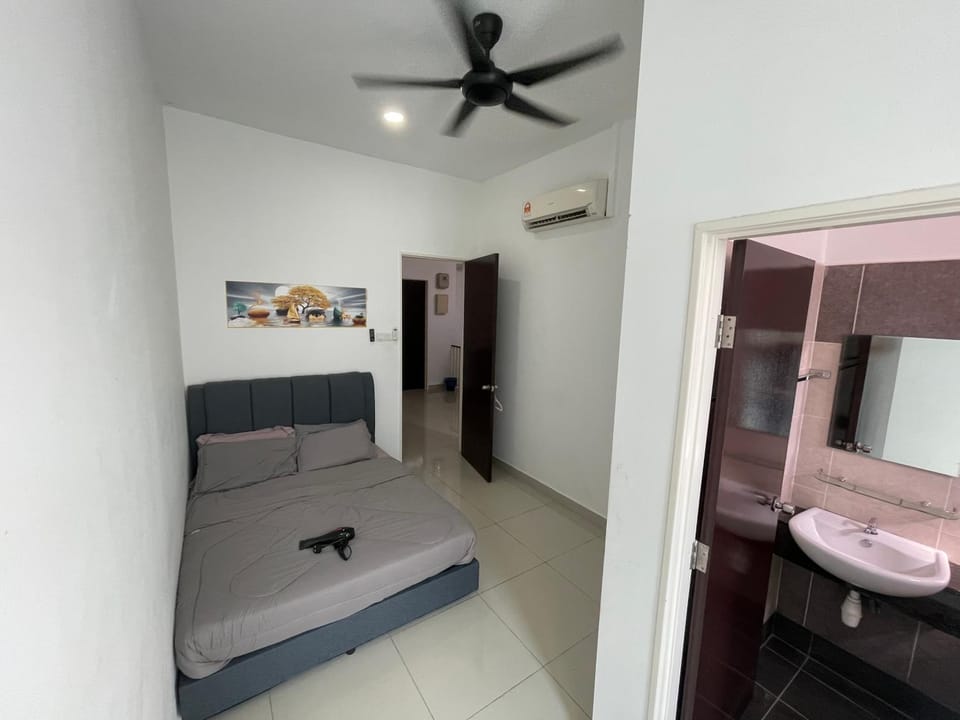 11 Austin 5mins to AICC Long Sing HeLiXuan Yi Jia PeiKin Restaurant Opposite HSI House in Johor Bahru