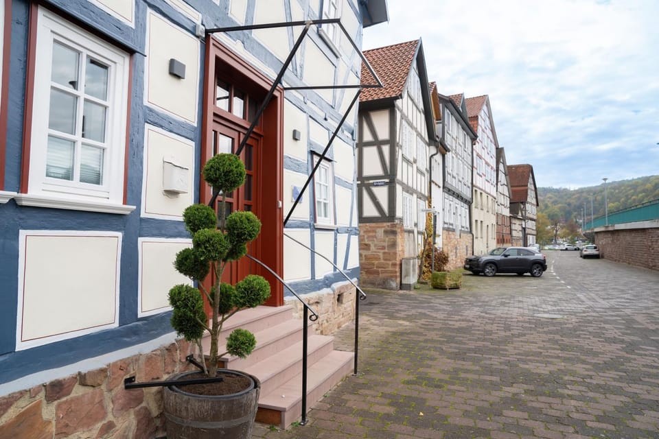 Neighbourhood, Street view