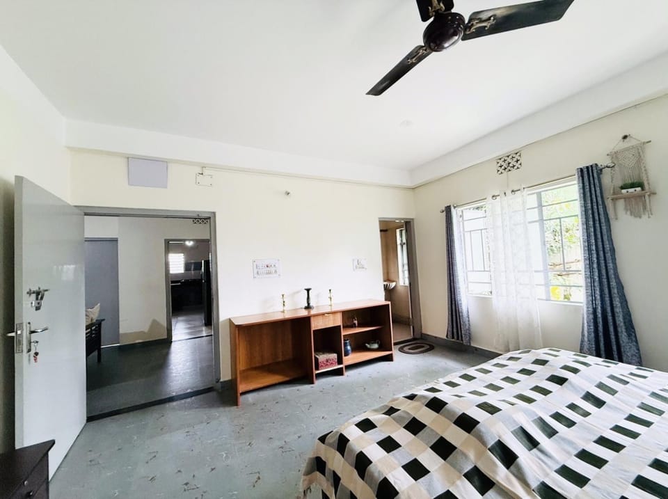 Bed, Photo of the whole room, Bedroom, wardrobe