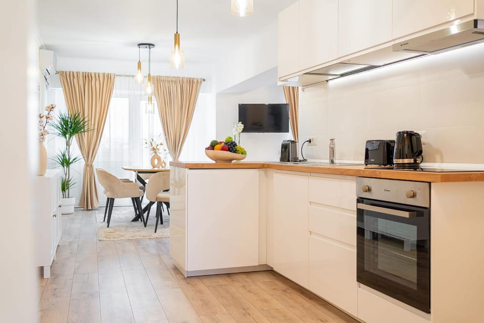 TV and multimedia, Coffee/tea facilities, Kitchen or kitchenette, Dining area, minibar, pet friendly, stove, toaster