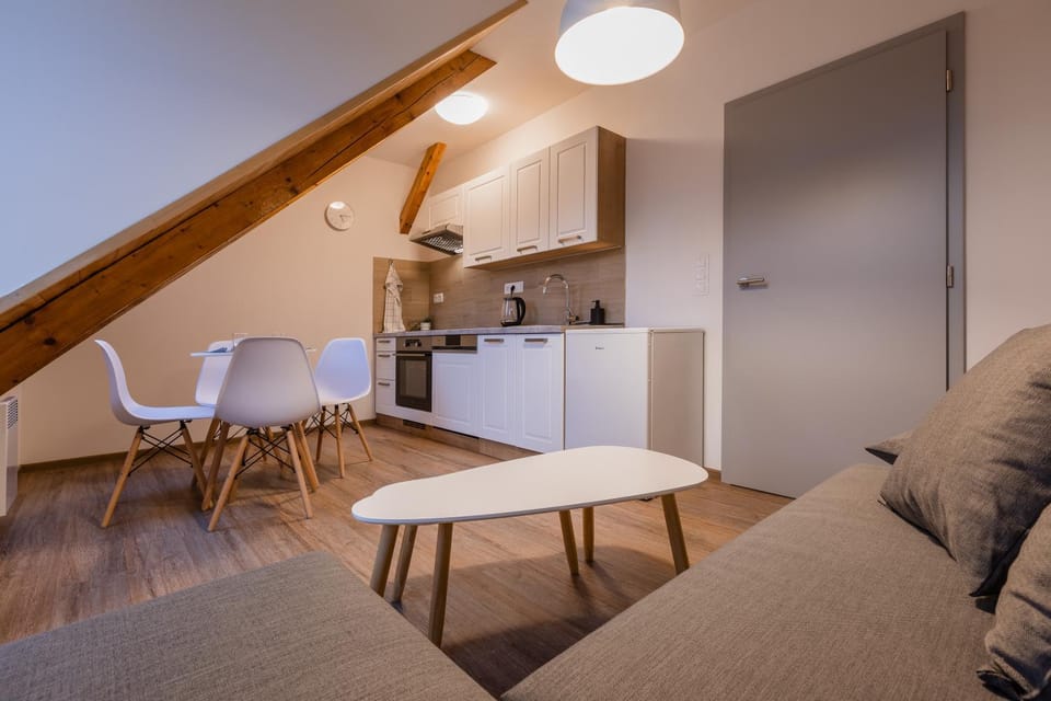 Kitchen or kitchenette, Living room, Seating area, Dining area, pet friendly, stove