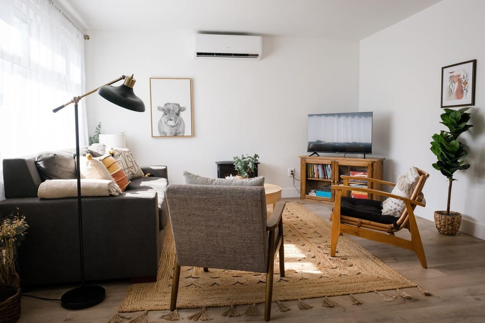 The Darcie House - cozy, pet-friendly home in PEC House in New York