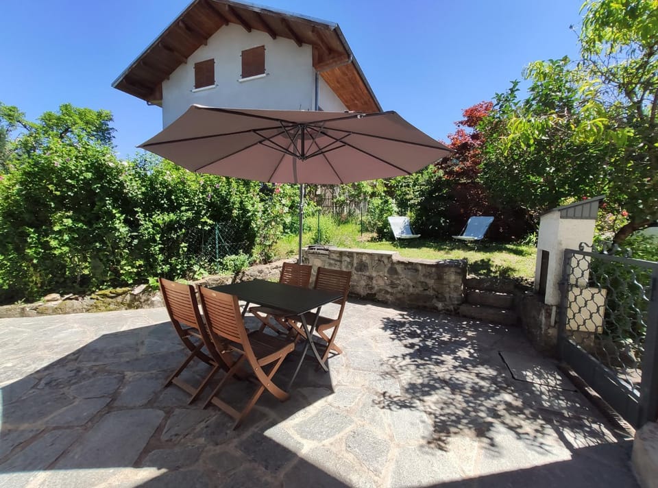 Patio, Spring, Day, Garden, Garden, Balcony/Terrace, Dining area, Garden view, sunbed