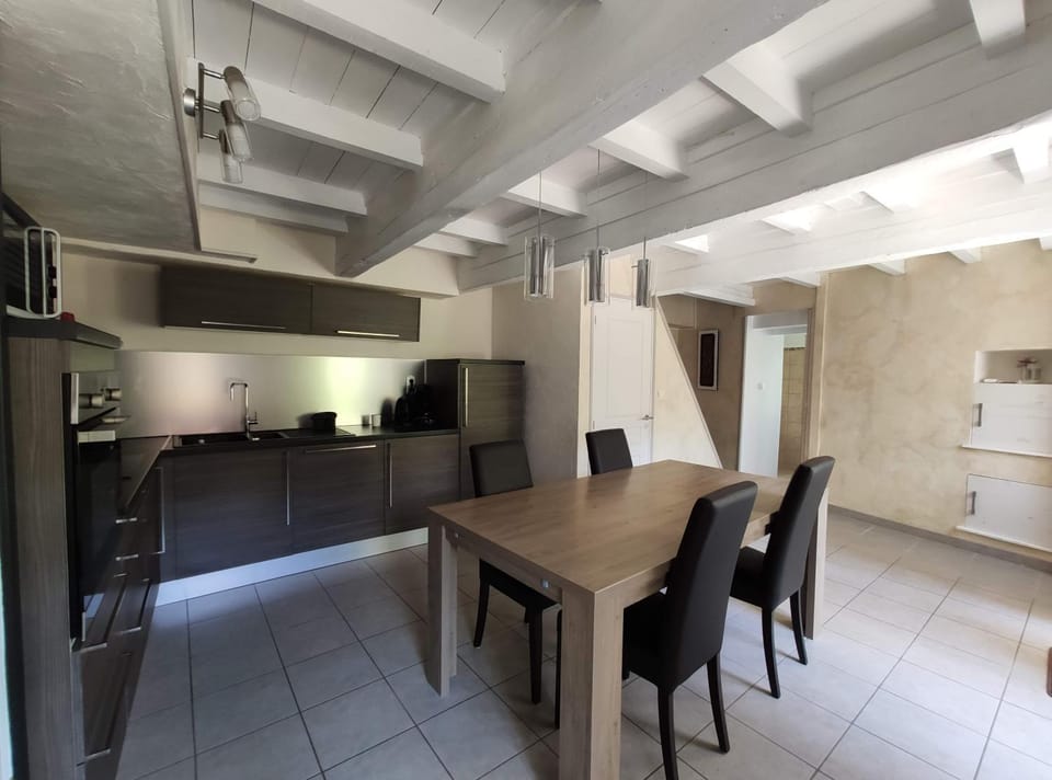 Kitchen or kitchenette, Dining area, dishwasher, minibar, pet friendly, stove