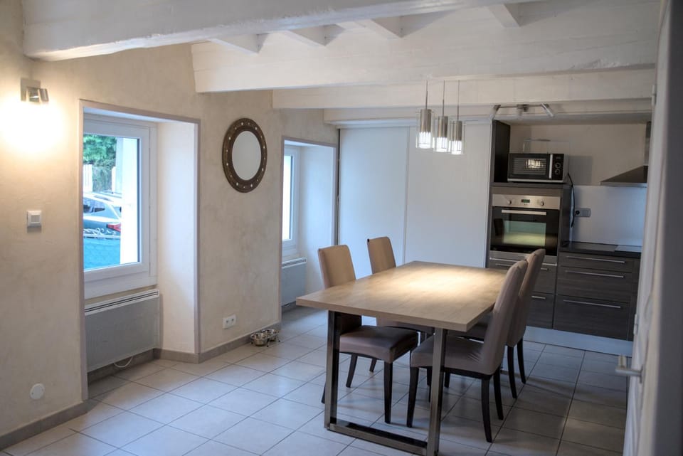 Dining area, kitchen