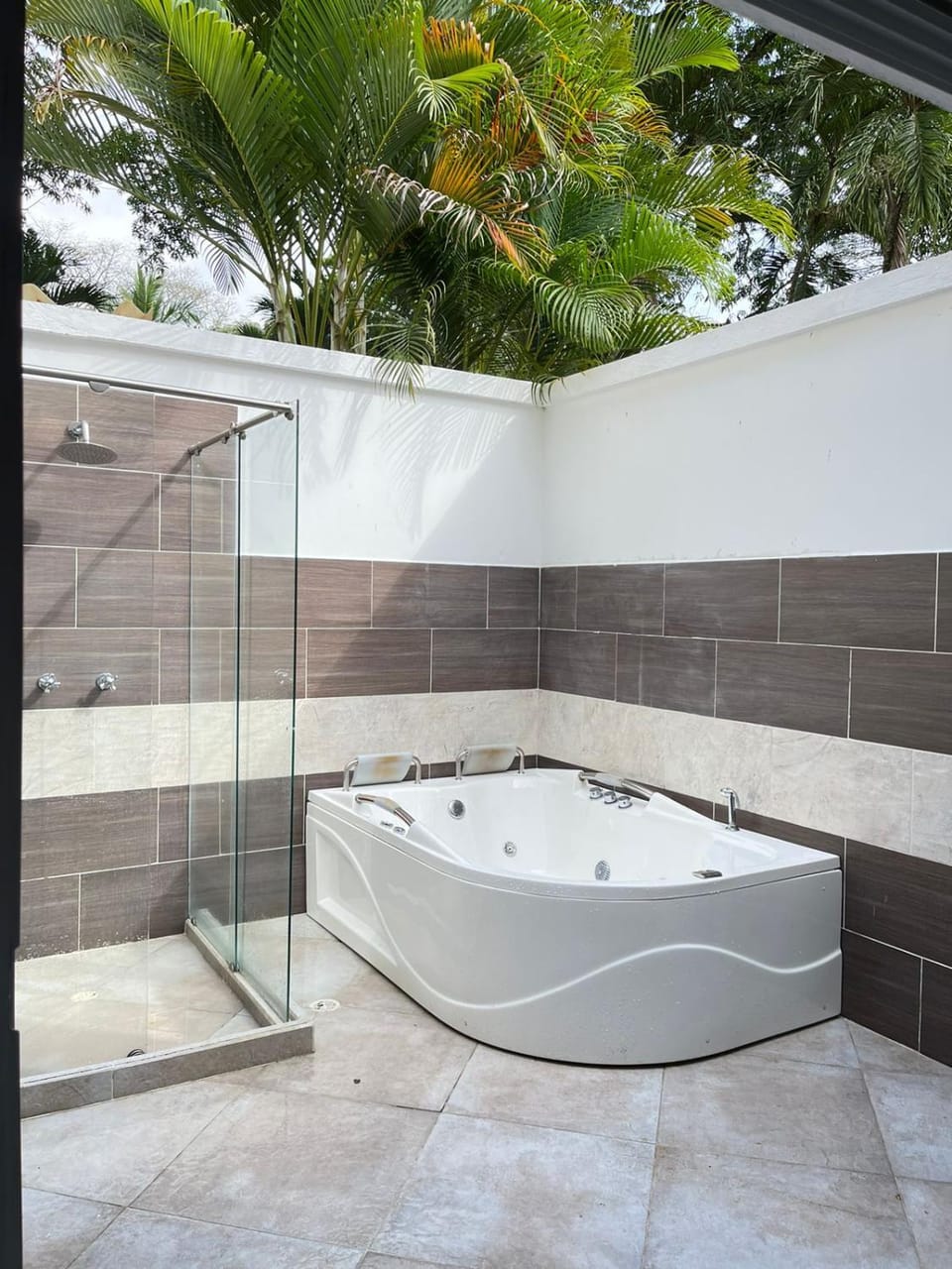 Hot Tub, Bathroom