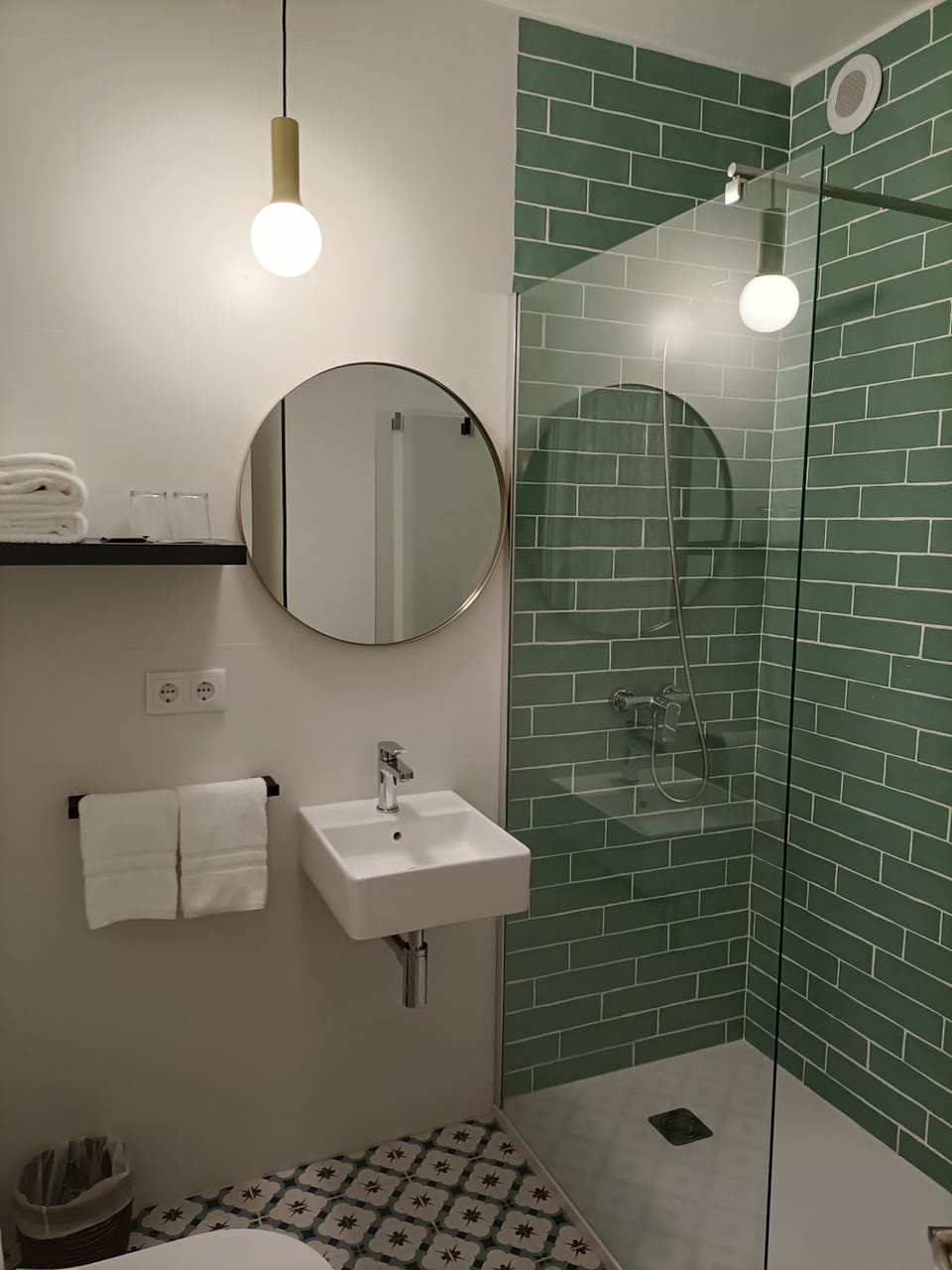 Shower, Bathroom, towels
