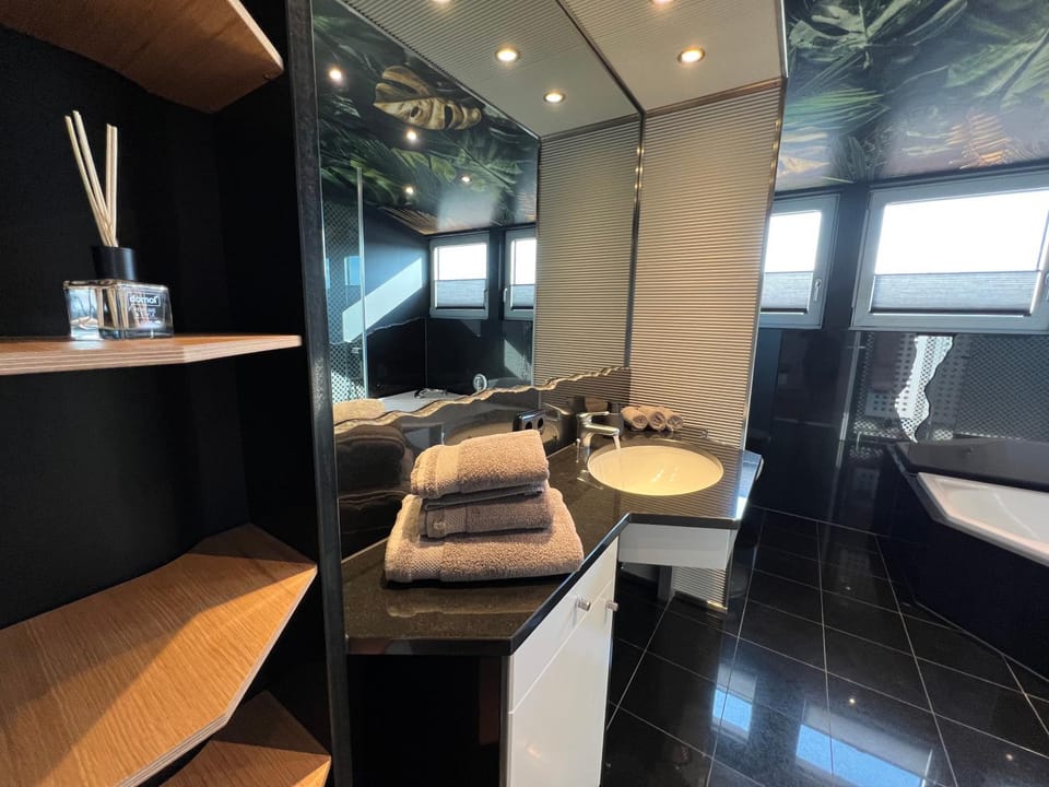 Toilet, Bathroom, Bath, towels