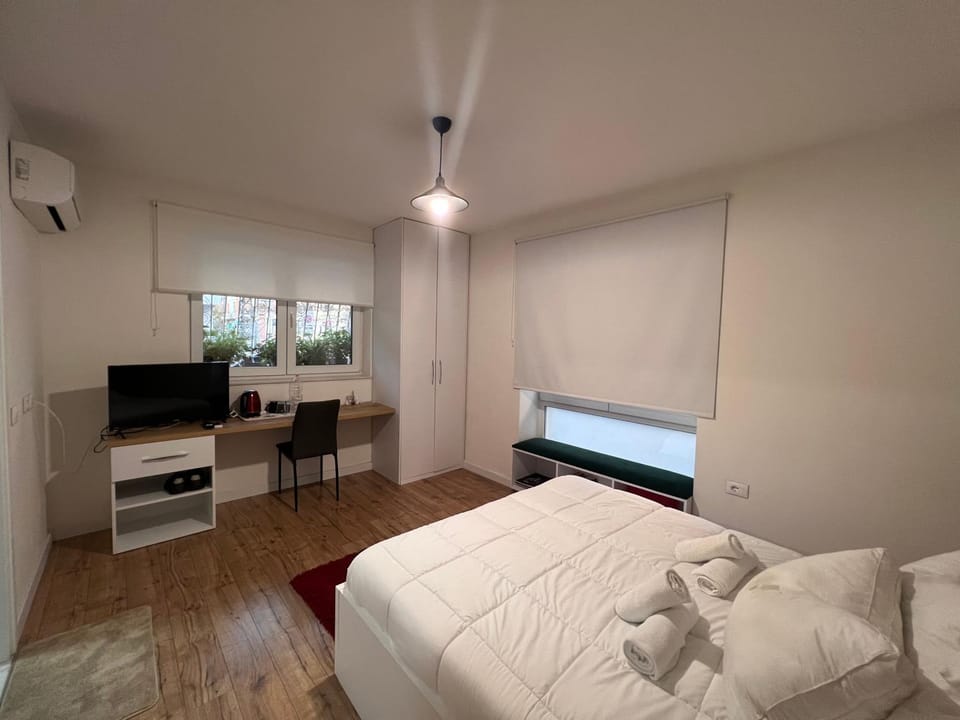 Bed, Photo of the whole room, air conditioner
