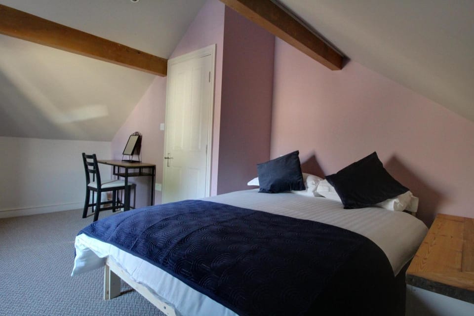 Lovely Hudds home, x4 double bedrooms & parking House in Huddersfield