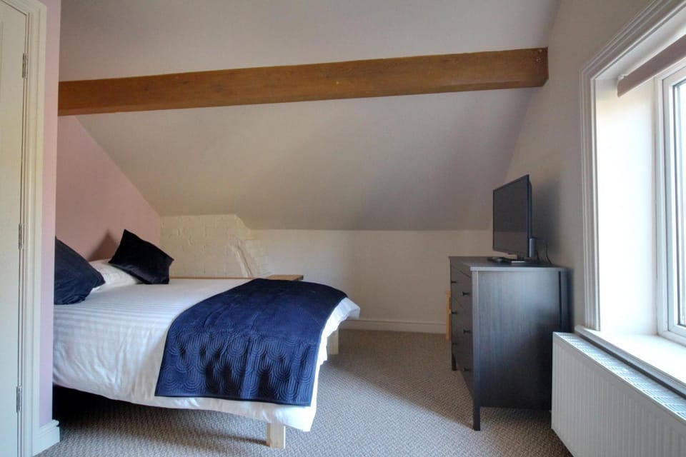 Lovely Hudds home, x4 double bedrooms & parking House in Huddersfield