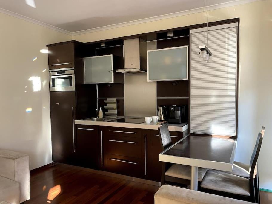 Kitchen or kitchenette, Dining area, minibar, pet friendly, stove