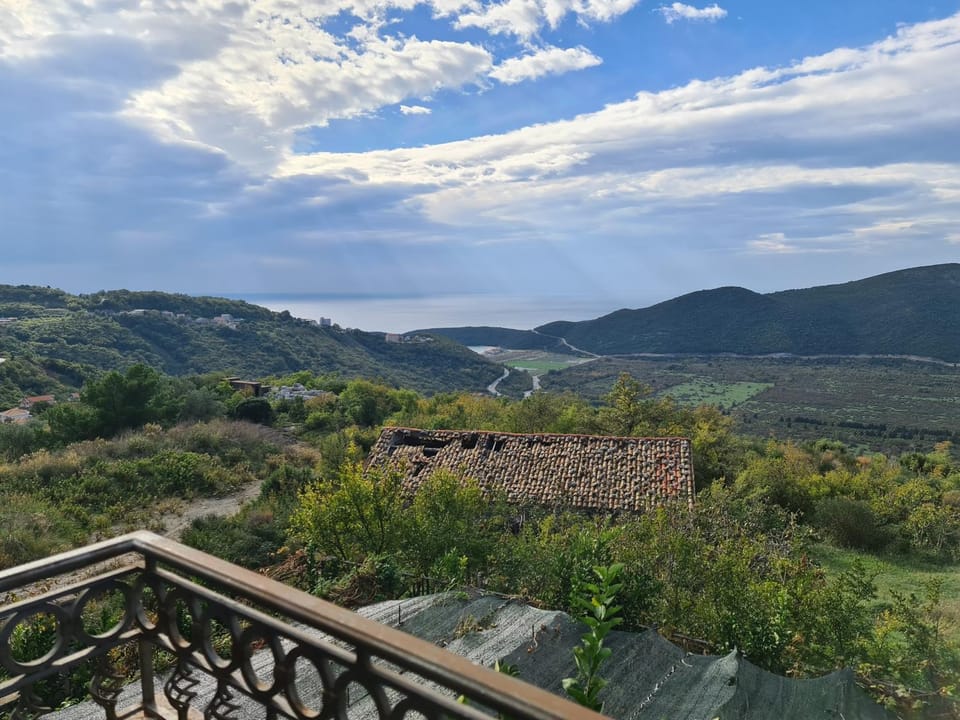 Nearby landmark, Day, Natural landscape, Mountain view