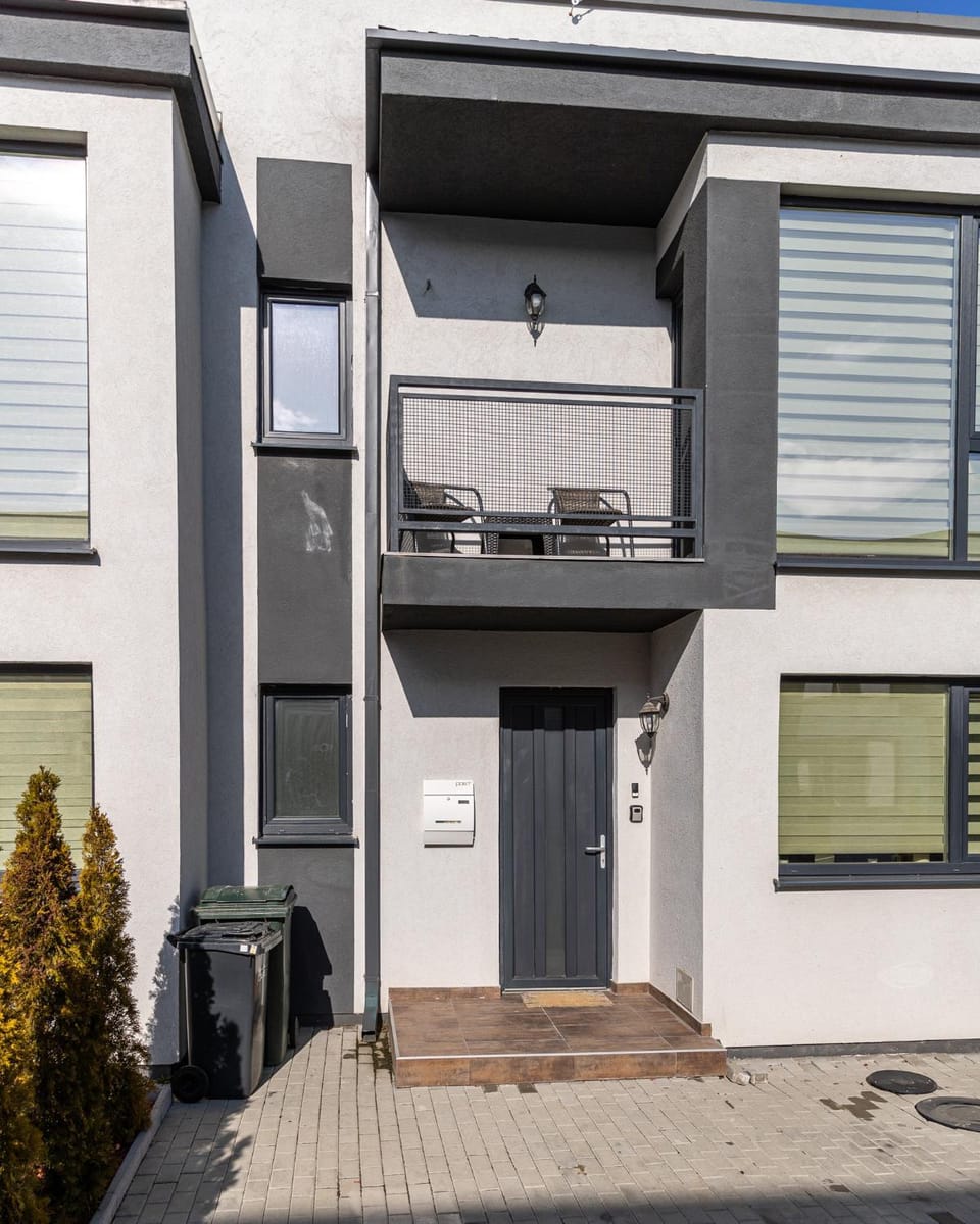 Facade/entrance, Entertainment