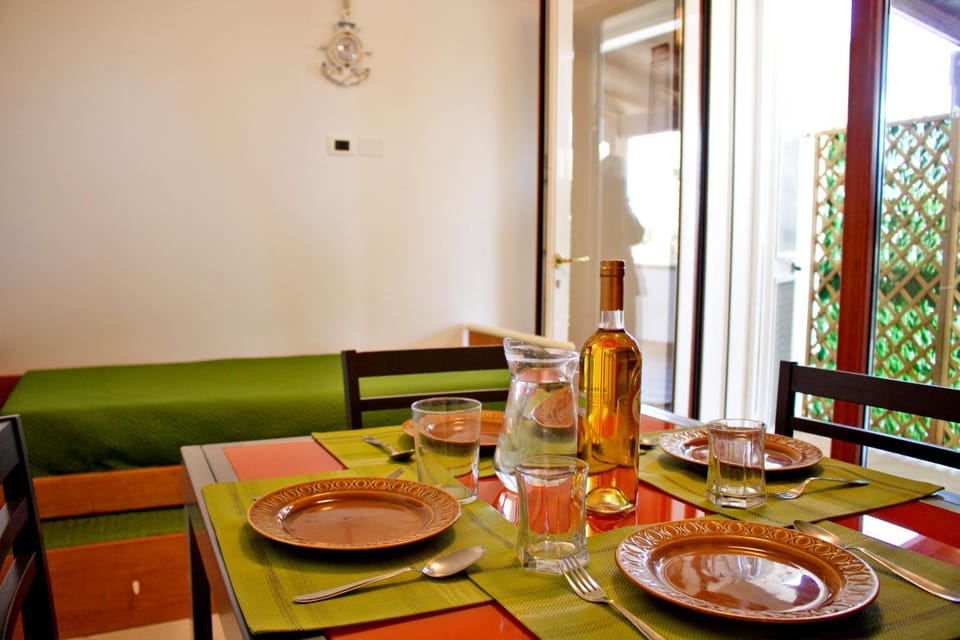 Living room, Dining area, kitchen