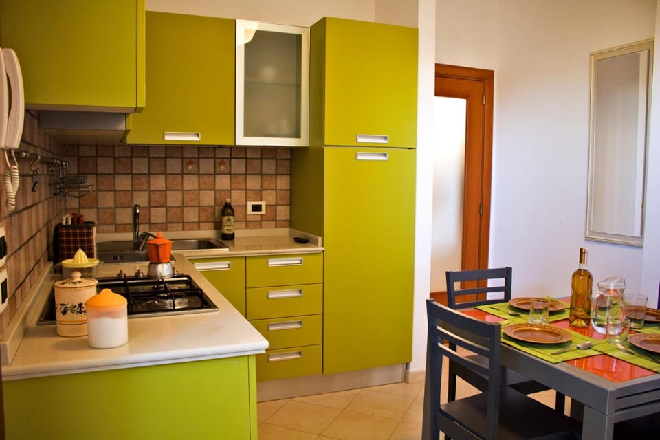 Kitchen or kitchenette, Dining area, oven, pet friendly, stove, kitchen