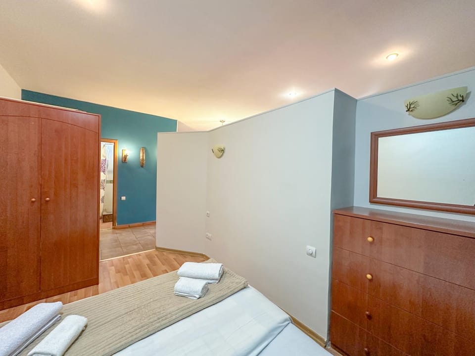 Bed, Bedroom, towels, wardrobe