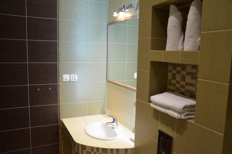Bathroom, towels