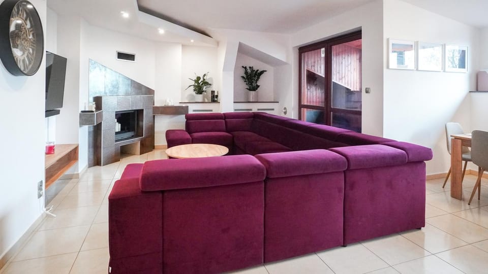 TV and multimedia, Living room, Seating area, Dining area