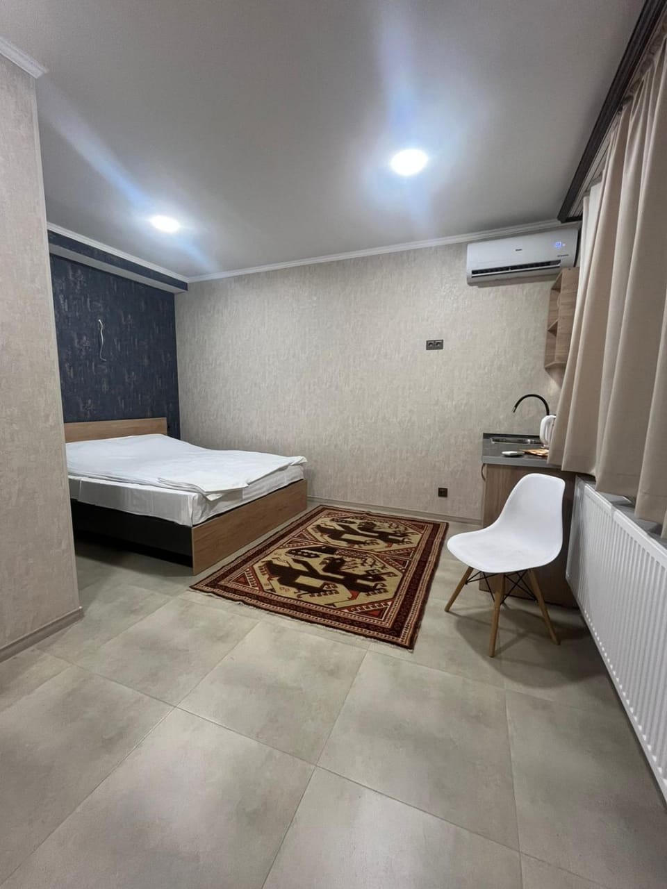 Bed, Kitchen or kitchenette, Bedroom