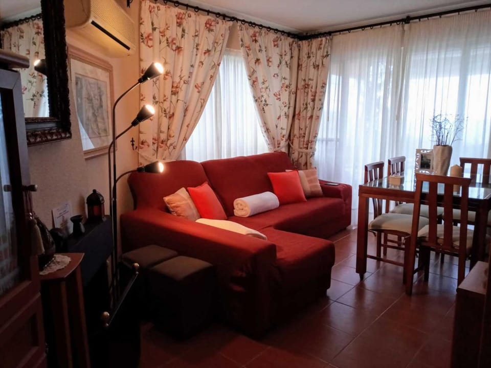 Communal lounge/ TV room, Dining area