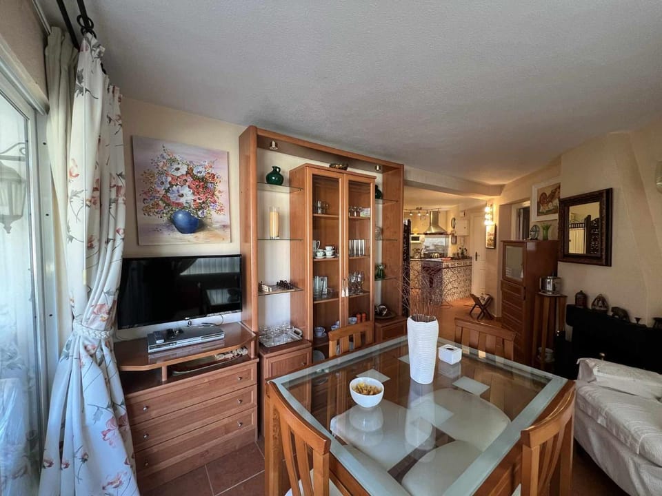 Communal lounge/ TV room, TV and multimedia, Living room, Dining area