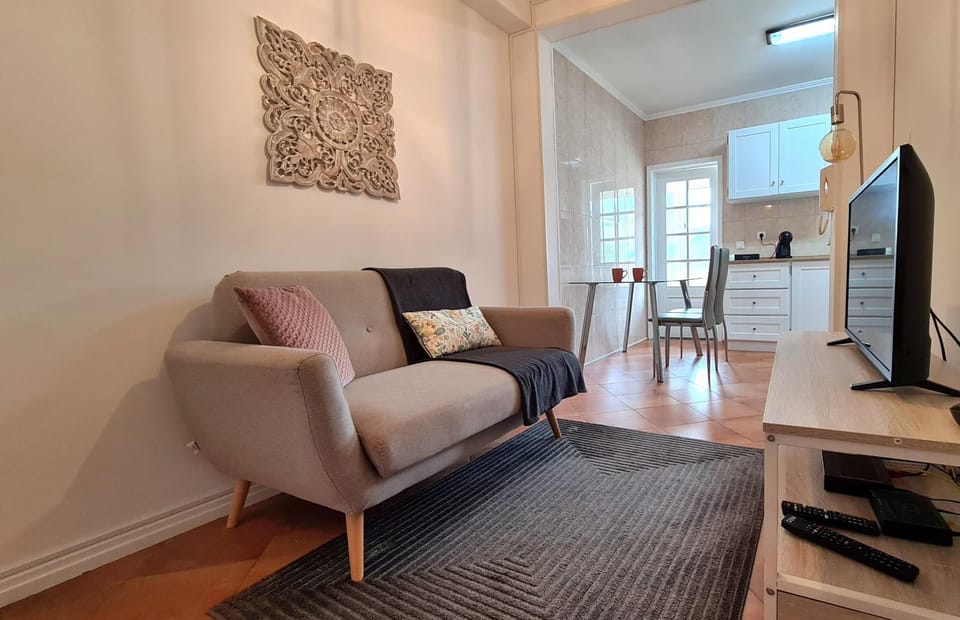 TV and multimedia, Living room, Seating area, hair dresser